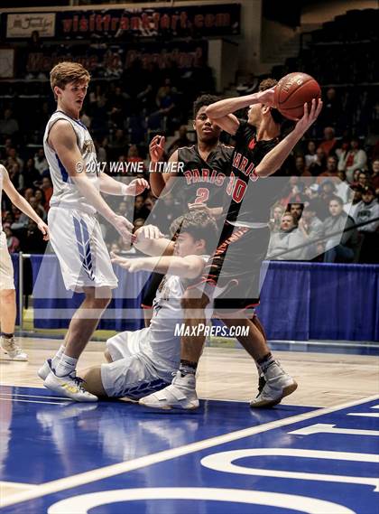 Thumbnail 2 in Newport Central Catholic vs. Paris photogallery.