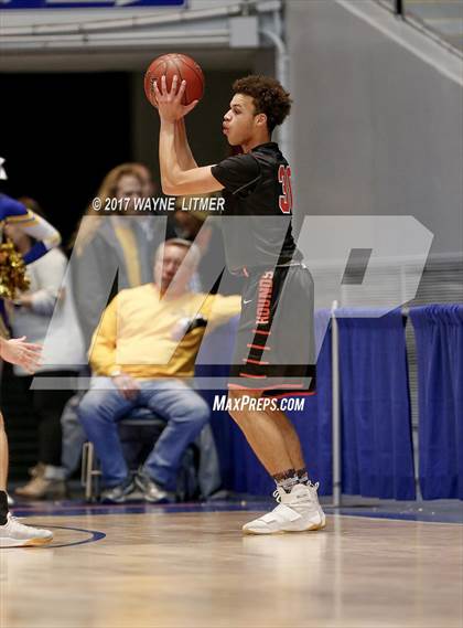 Thumbnail 3 in Newport Central Catholic vs. Paris photogallery.