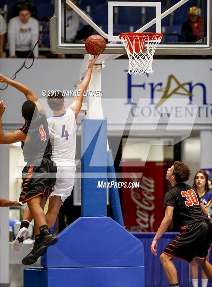 Thumbnail 3 in Newport Central Catholic vs. Paris photogallery.