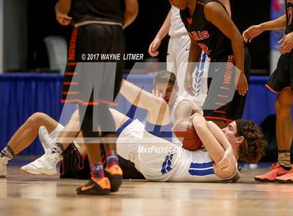 Thumbnail 3 in Newport Central Catholic vs. Paris photogallery.