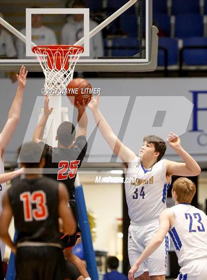 Thumbnail 3 in Newport Central Catholic vs. Paris photogallery.