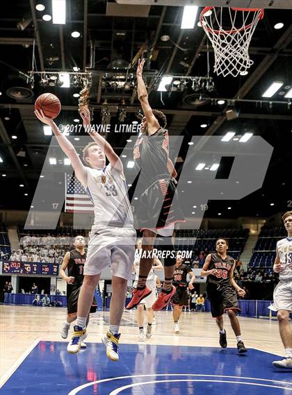 Thumbnail 3 in Newport Central Catholic vs. Paris photogallery.