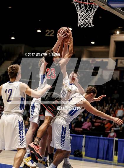 Thumbnail 3 in Newport Central Catholic vs. Paris photogallery.