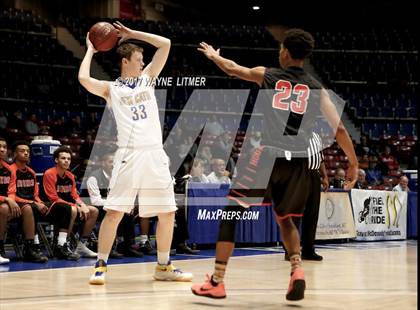 Thumbnail 2 in Newport Central Catholic vs. Paris photogallery.