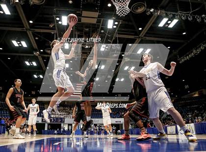 Thumbnail 2 in Newport Central Catholic vs. Paris photogallery.