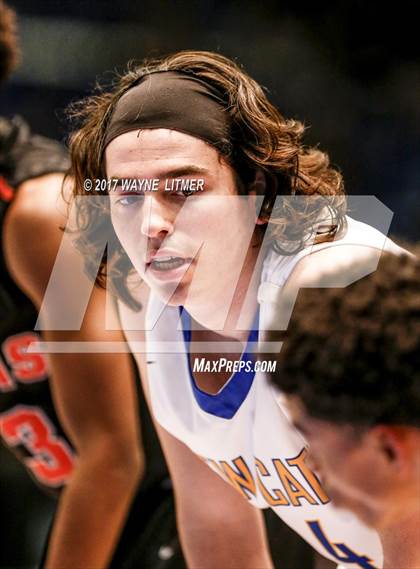 Thumbnail 1 in Newport Central Catholic vs. Paris photogallery.