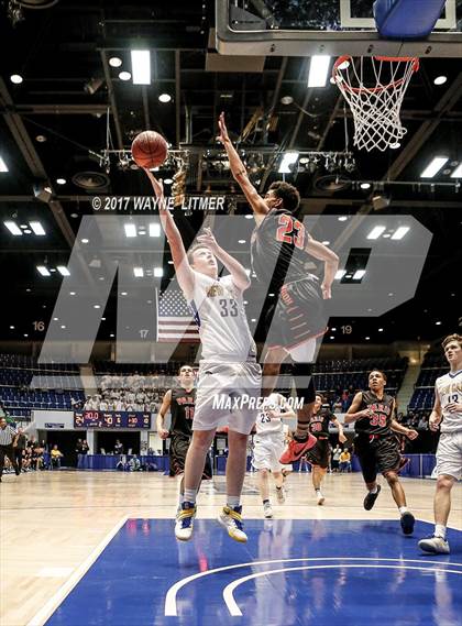Thumbnail 1 in Newport Central Catholic vs. Paris photogallery.