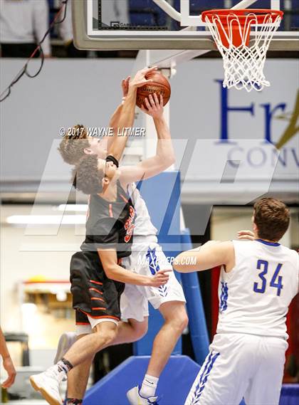 Thumbnail 3 in Newport Central Catholic vs. Paris photogallery.