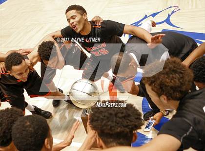 Thumbnail 3 in Newport Central Catholic vs. Paris photogallery.