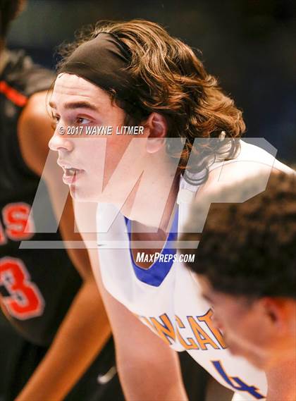 Thumbnail 2 in Newport Central Catholic vs. Paris photogallery.