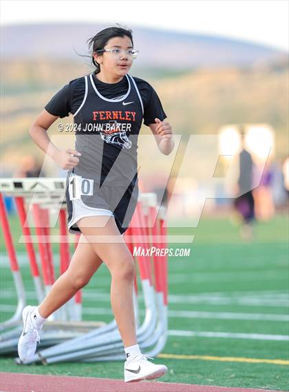 Thumbnail 2 in Fernley Invitational (800M) photogallery.