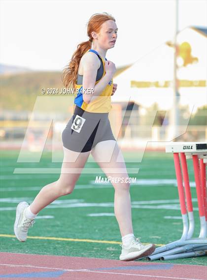 Thumbnail 2 in Fernley Invitational (800M) photogallery.