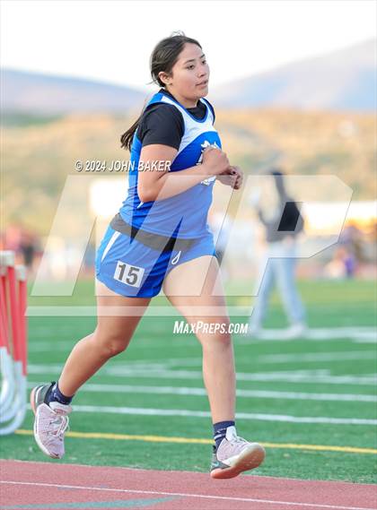 Thumbnail 2 in Fernley Invitational (800M) photogallery.
