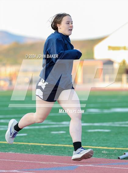 Thumbnail 1 in Fernley Invitational (800M) photogallery.