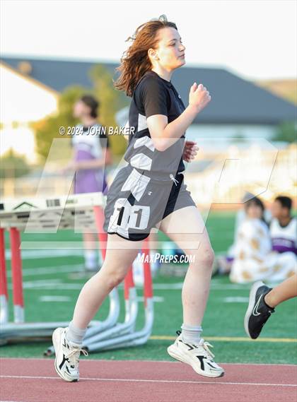 Thumbnail 2 in Fernley Invitational (800M) photogallery.