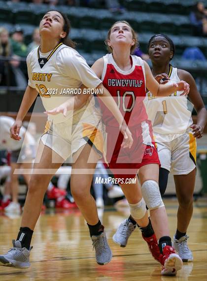 Thumbnail 2 in Deweyville vs Liberty photogallery.