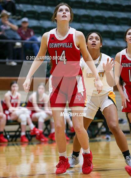 Thumbnail 3 in Deweyville vs Liberty photogallery.
