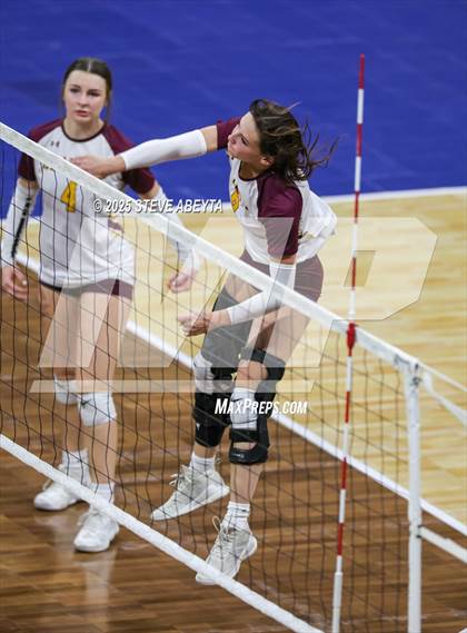 Thumbnail 1 in Alamosa vs. Village (CHSAA 3A Third Round) photogallery.