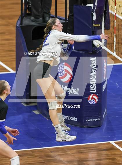 Thumbnail 2 in Alamosa vs. Village (CHSAA 3A Third Round) photogallery.