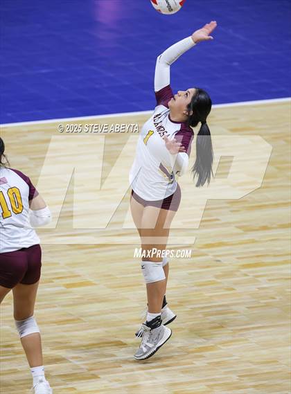 Thumbnail 3 in Alamosa vs. Village (CHSAA 3A Third Round) photogallery.