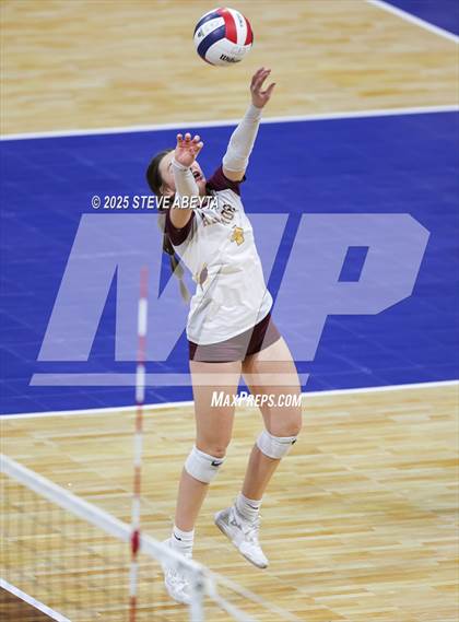 Thumbnail 2 in Alamosa vs. Village (CHSAA 3A Third Round) photogallery.