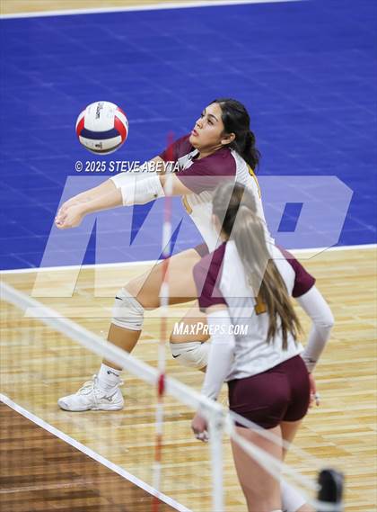 Thumbnail 3 in Alamosa vs. Village (CHSAA 3A Third Round) photogallery.