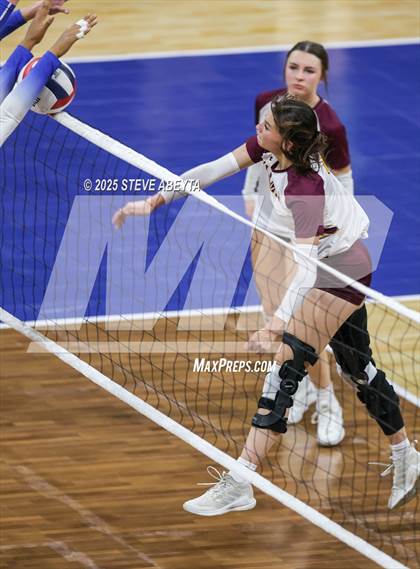 Thumbnail 2 in Alamosa vs. Village (CHSAA 3A Third Round) photogallery.