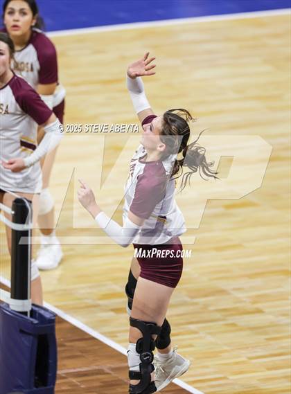 Thumbnail 3 in Alamosa vs. Village (CHSAA 3A Third Round) photogallery.