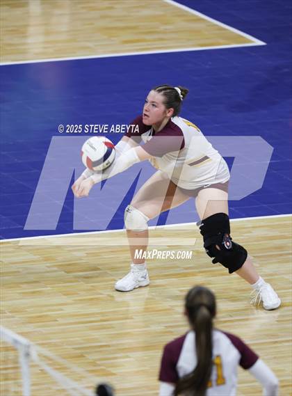 Thumbnail 2 in Alamosa vs. Village (CHSAA 3A Third Round) photogallery.