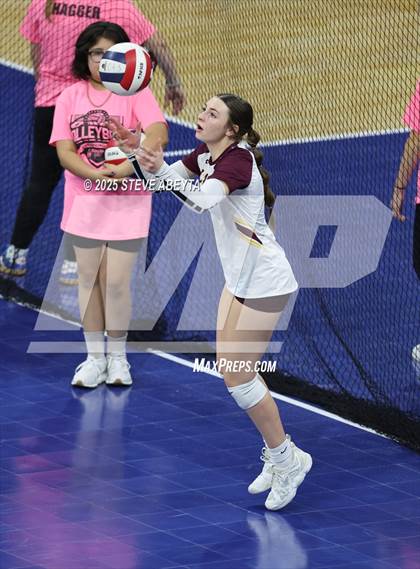 Thumbnail 2 in Alamosa vs. Village (CHSAA 3A Third Round) photogallery.