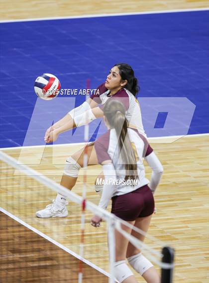 Thumbnail 2 in Alamosa vs. Village (CHSAA 3A Third Round) photogallery.