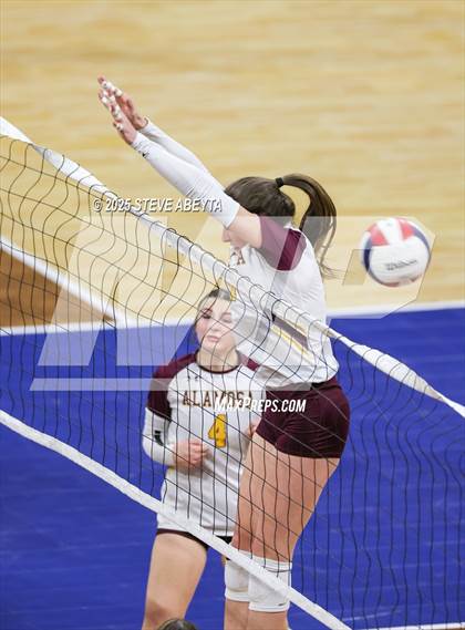 Thumbnail 3 in Alamosa vs. Village (CHSAA 3A Third Round) photogallery.