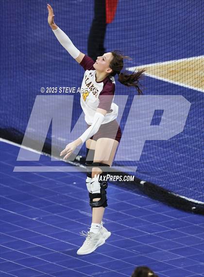 Thumbnail 2 in Alamosa vs. Village (CHSAA 3A Third Round) photogallery.