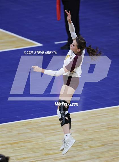 Thumbnail 2 in Alamosa vs. Village (CHSAA 3A Third Round) photogallery.