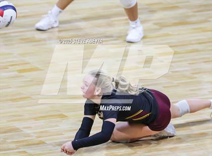 Thumbnail 3 in Alamosa vs. Village (CHSAA 3A Third Round) photogallery.