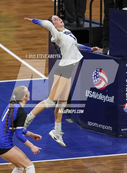 Thumbnail 1 in Alamosa vs. Village (CHSAA 3A Third Round) photogallery.