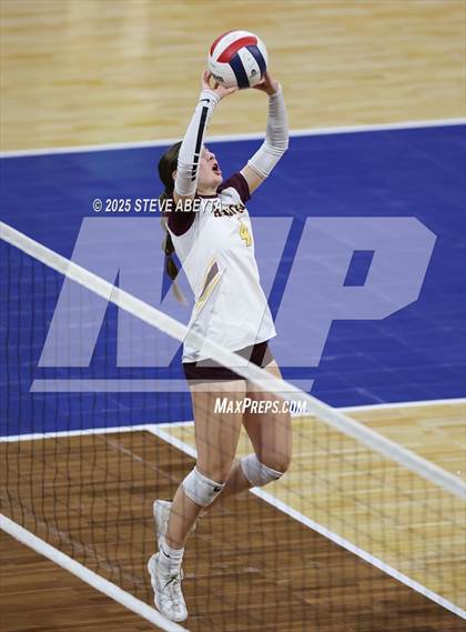 Thumbnail 3 in Alamosa vs. Village (CHSAA 3A Third Round) photogallery.