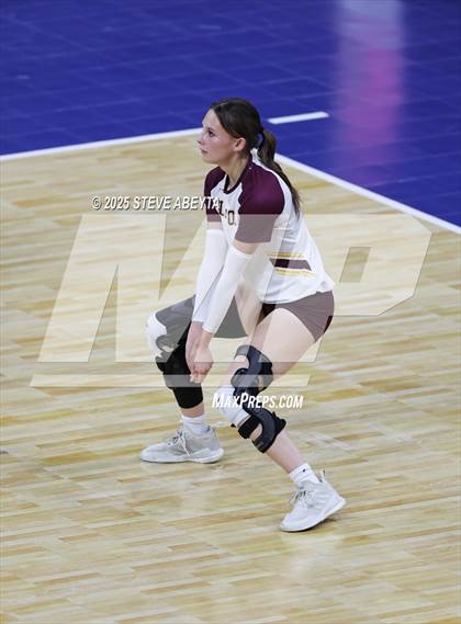 Thumbnail 2 in Alamosa vs. Village (CHSAA 3A Third Round) photogallery.