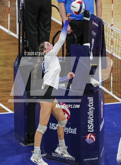 Thumbnail 3 in Alamosa vs. Village (CHSAA 3A Third Round) photogallery.