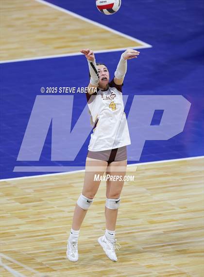 Thumbnail 2 in Alamosa vs. Village (CHSAA 3A Third Round) photogallery.