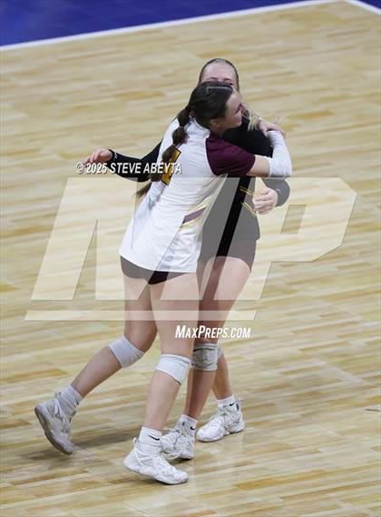 Thumbnail 3 in Alamosa vs. Village (CHSAA 3A Third Round) photogallery.