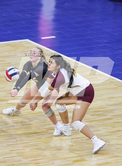 Thumbnail 1 in Alamosa vs. Village (CHSAA 3A Third Round) photogallery.