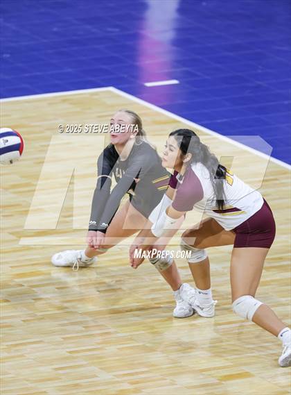 Thumbnail 3 in Alamosa vs. Village (CHSAA 3A Third Round) photogallery.