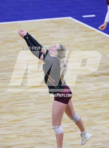 Thumbnail 2 in Alamosa vs. Village (CHSAA 3A Third Round) photogallery.