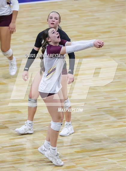 Thumbnail 3 in Alamosa vs. Village (CHSAA 3A Third Round) photogallery.