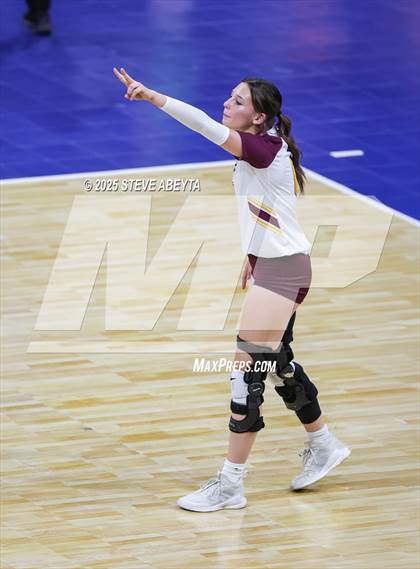 Thumbnail 1 in Alamosa vs. Village (CHSAA 3A Third Round) photogallery.