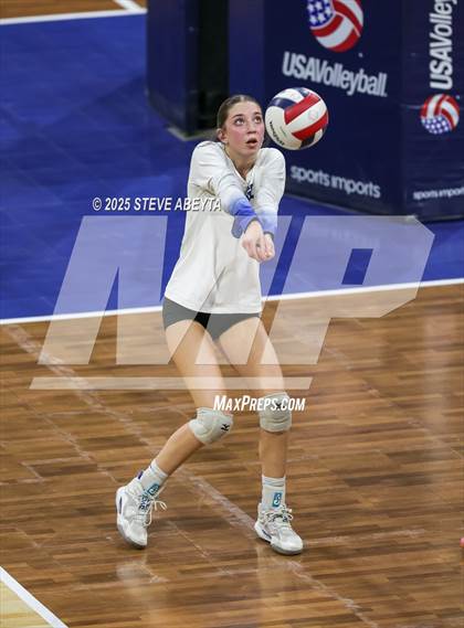 Thumbnail 2 in Alamosa vs. Village (CHSAA 3A Third Round) photogallery.