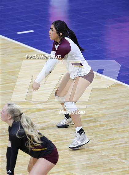 Thumbnail 2 in Alamosa vs. Village (CHSAA 3A Third Round) photogallery.