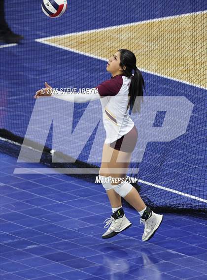 Thumbnail 2 in Alamosa vs. Village (CHSAA 3A Third Round) photogallery.