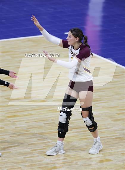 Thumbnail 2 in Alamosa vs. Village (CHSAA 3A Third Round) photogallery.